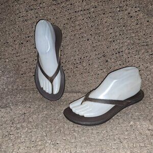 OLUKAI Ho'opio-Dark Brown Leather Thong Flip Flop Sandals-Sz 37/7-Excellent